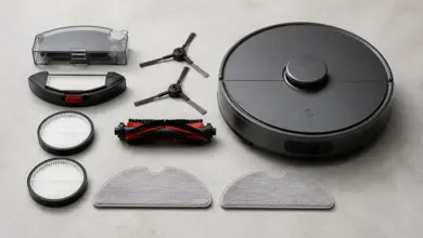 Robotstøvsuger med filtre, sidebørster, hovedbørste og moppekluter